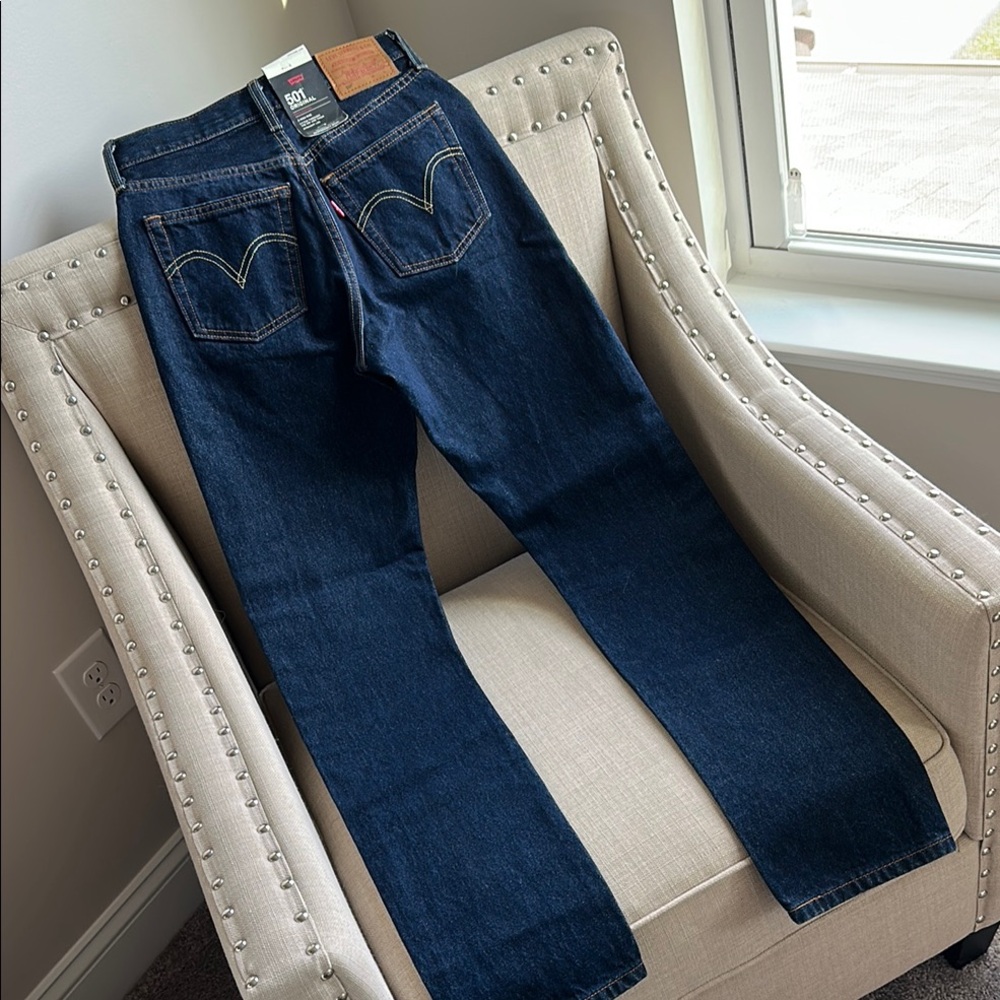 👖NWT👖Woman’s Classic Levi's 501 Dark Blue High Rise & Straight Leg Jeans - Picture 2 of 6